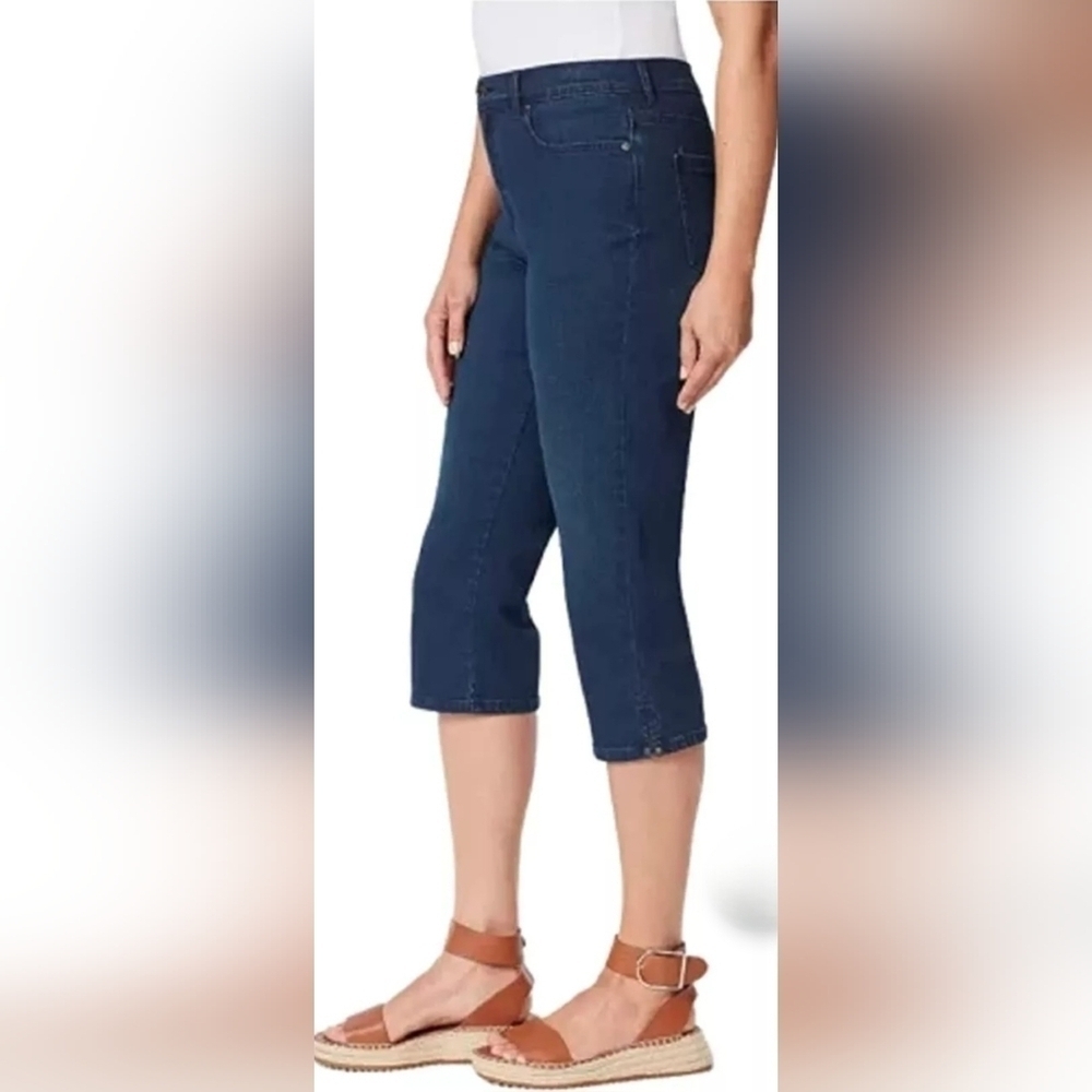 NWOT, Gloria Vanderbilt, Women's Amanda Capris, Size: 6, Color: Navy Park City - Picture 4 of 10